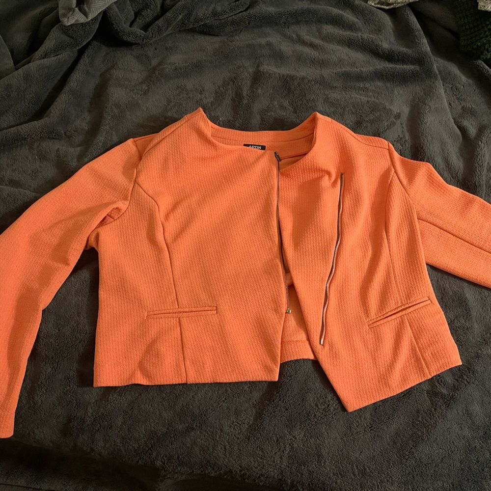 Salmon, cropped blazer